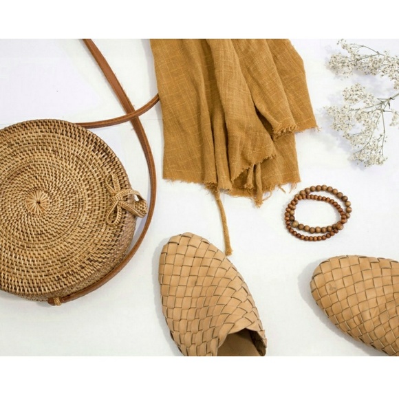 Rattan Round Straw Bag - Picture 3 of 8
